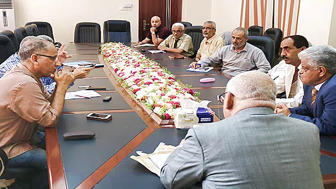 سيطرة الحوثي على الموارد أخلى مسؤوليتنا من دفع مرتبات موظفي المناطق غير المحررة سيطرة الحوثي على الموارد أخلى مسؤوليتنا من دفع مرتبات موظفي المناطق غير المحررة